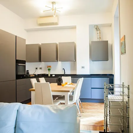 Design & Luxury With Garden In San Senatore Apartment